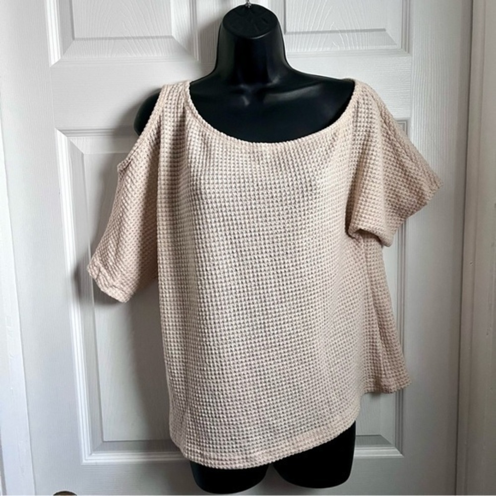 3/25$💥 Top Shirt Blouse Cutout Shoulder Beige Short sleeve Medium Women